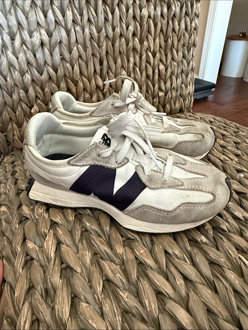 New Balance girls 327